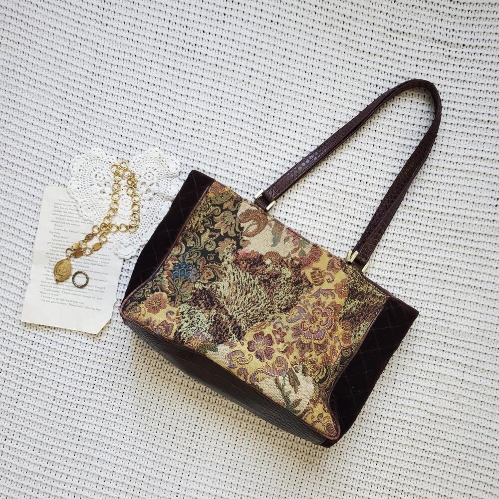 Vintage bueno tapestry shoulder bag with brown quilted velvet
